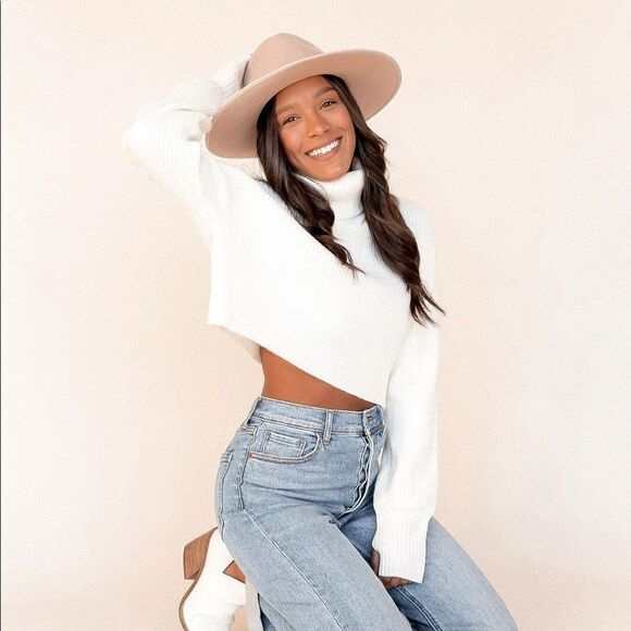 ✨ HP✨Maine Cropped Turtleneck Sweater✨ - Picture 1 of 5